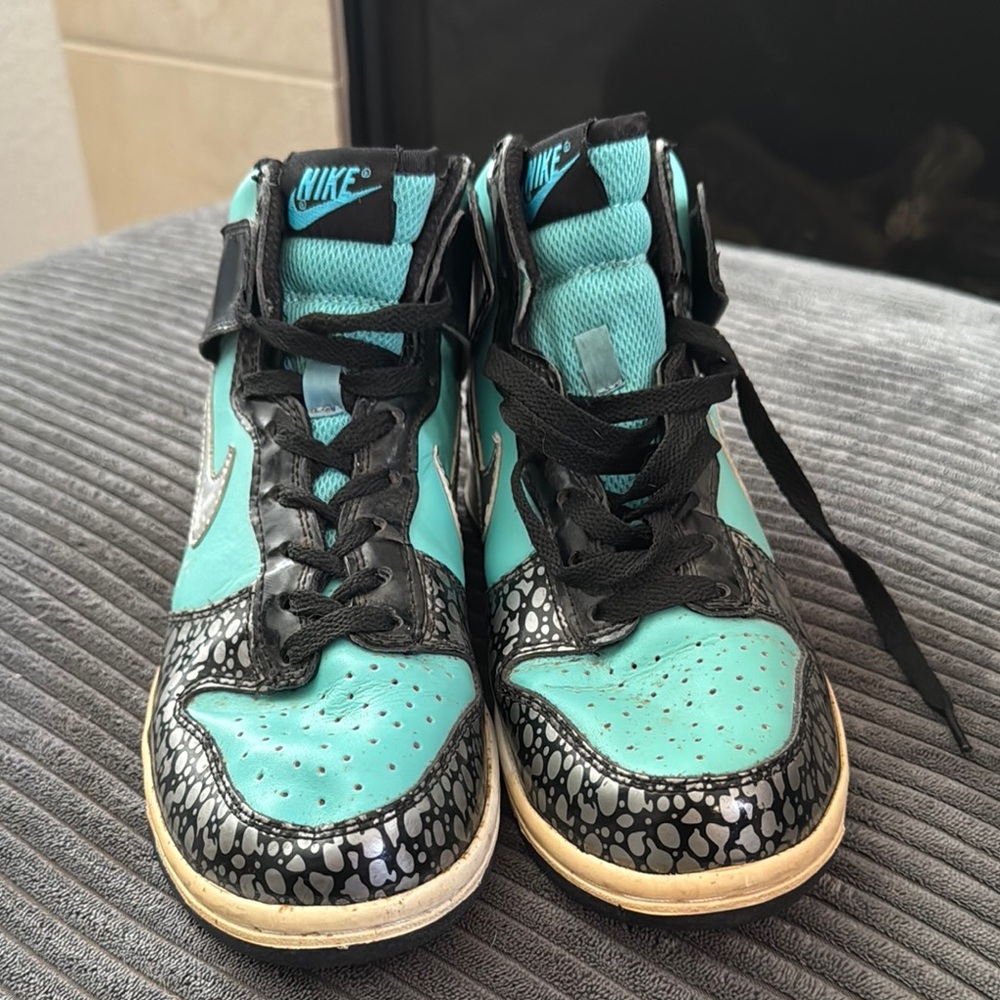 2007 Nike Dunk Hi GS Black / Silver / Metallic Size: 8.5 great Condition